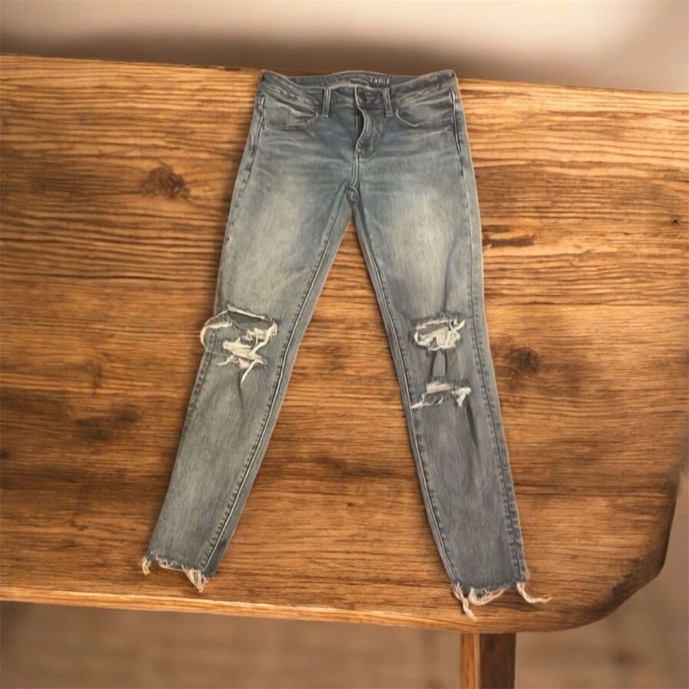 American Eagle Super Stretch Light Wash/Distressed Jeans with Frayed Hem - 6